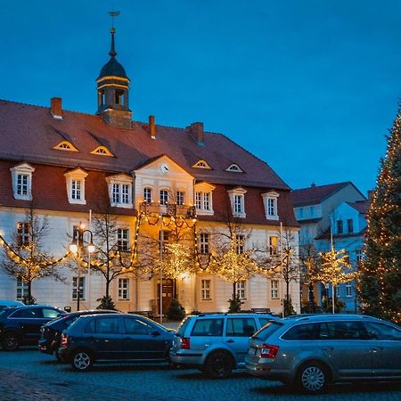 Der Sachsenhof - Zentral gelegene Ferienwohnung direkt am Markt und Kirche Bad Liebenwerda Exterior foto