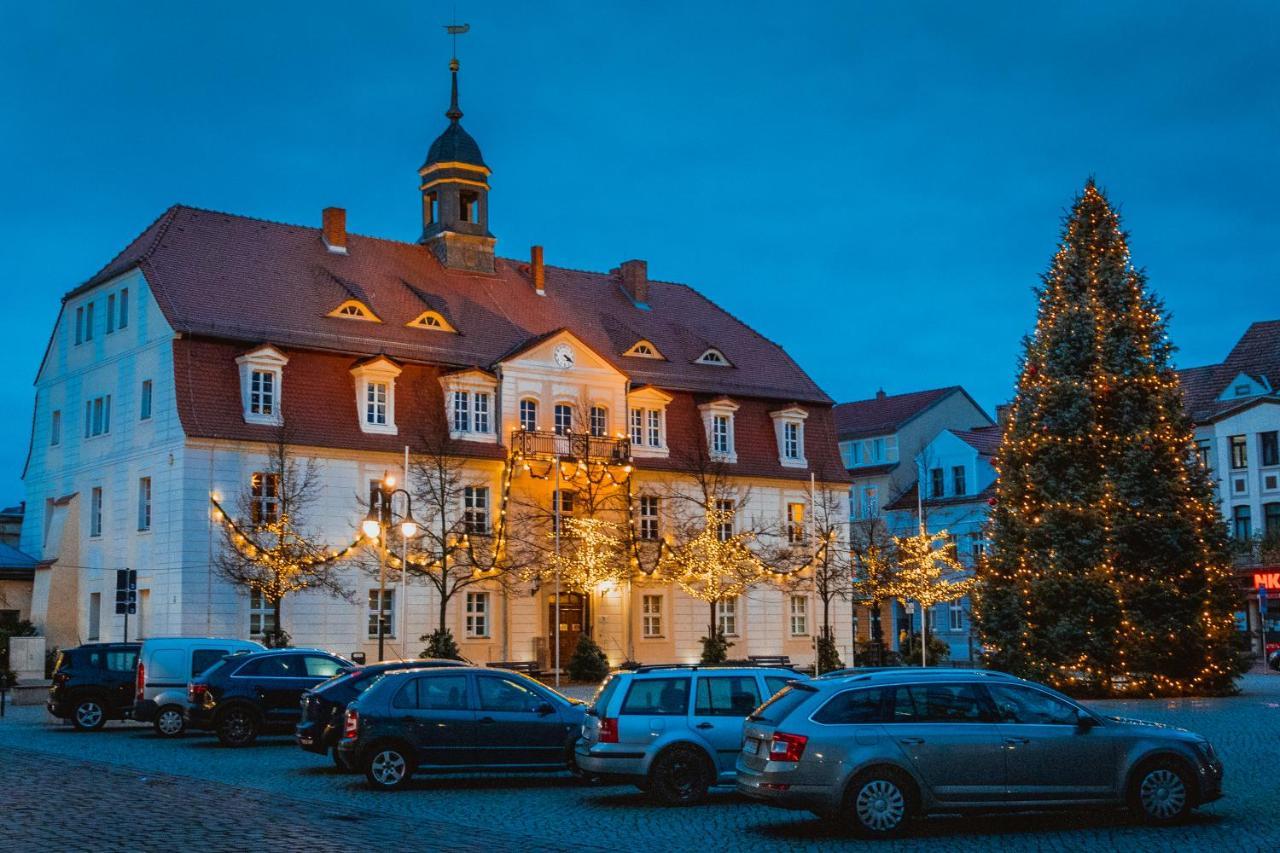 Der Sachsenhof - Zentral gelegene Ferienwohnung direkt am Markt und Kirche Bad Liebenwerda Exterior foto