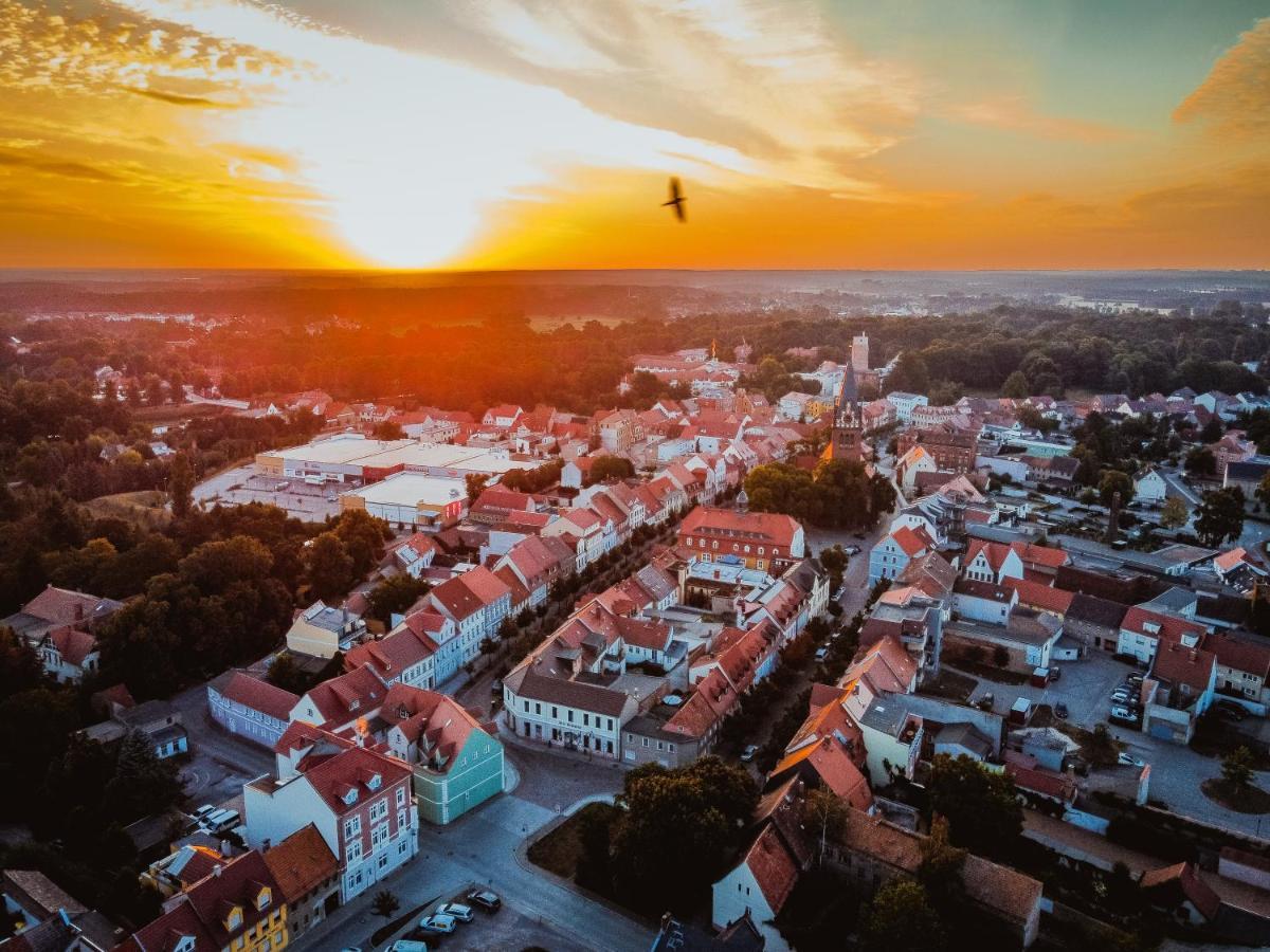 Der Sachsenhof - Zentral gelegene Ferienwohnung direkt am Markt und Kirche Bad Liebenwerda Exterior foto