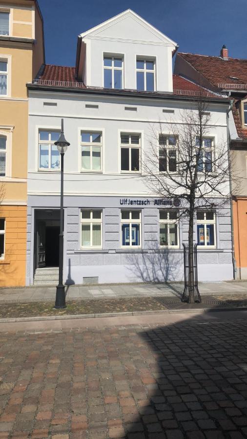 Der Sachsenhof - Zentral gelegene Ferienwohnung direkt am Markt und Kirche Bad Liebenwerda Exterior foto